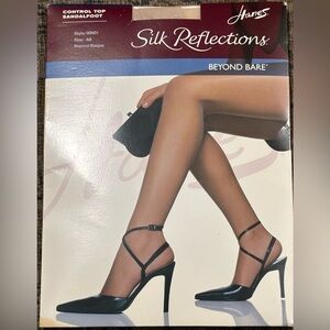Hanes Silk Reflections Beyond Bare Control Top Sandalfoot AB Beyond Bisque Y2K
